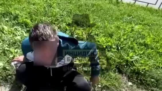 
        Подросток ударил пьяного мужчину, который попросил у него помощи    