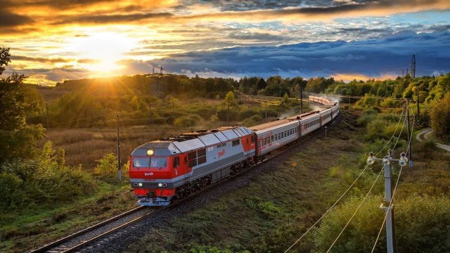А вот как выглядят новые купейные вагоны с полками длиной 2 метра (5 фото)