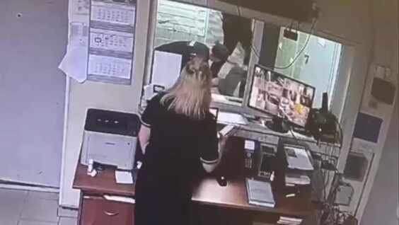 
        В Санкт-Петербурге полицейского осудили на три года за применение насилия в отношении задержанного    