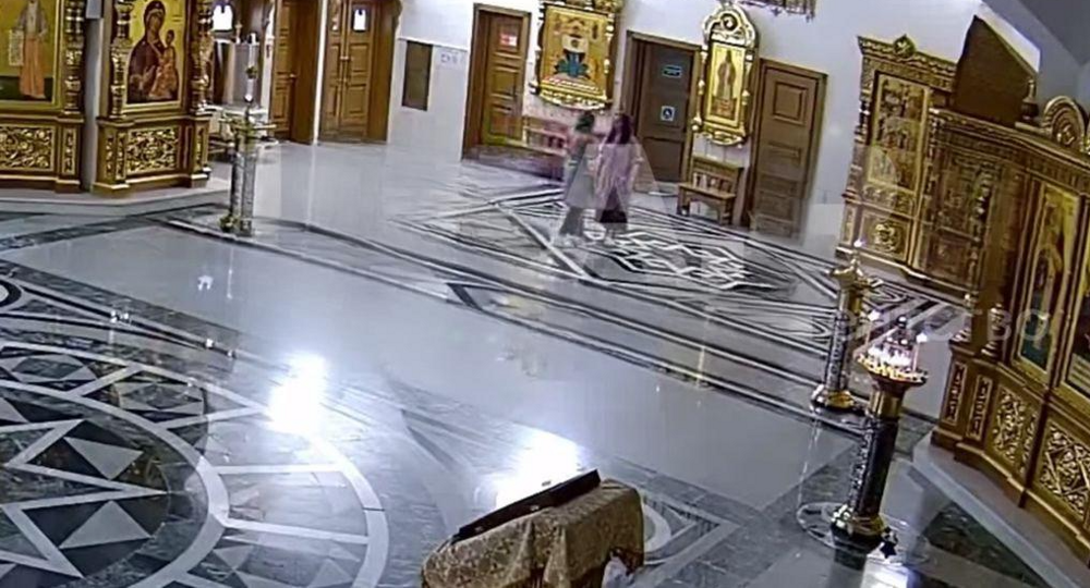
        Драка уборщиц в храме в Салехарде    