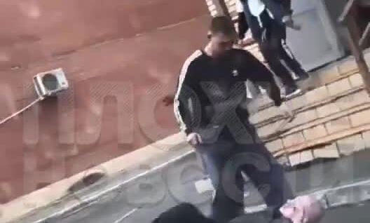
        Нетрезвые мужчины устроили драку из-за кассирши    
