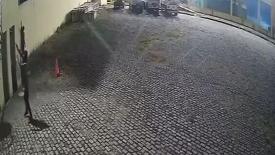 
        Неудачная попытка ограбления склада    