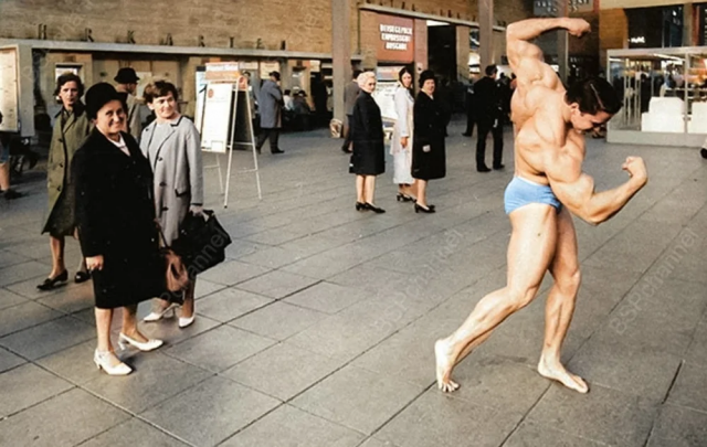 Подборка интересных ретро-снимков известных людей