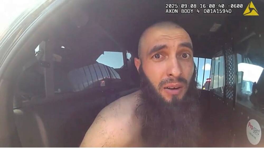 Встреча полуголого бородача с американскими полицейскими
Встреча полуголого бородача с американскими полицейскими