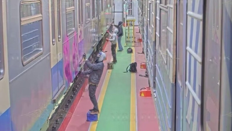 
        Задержание любителей граффити на&nbsp;электричках    