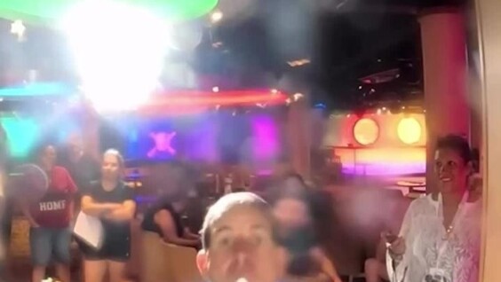 Американец установил рекорд, выплюнув и поймав обратно мяч для пинг-понга
Американец установил рекорд, выплюнув и поймав обратно мяч для пинг-понга