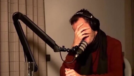 
        У&nbsp;парня с&nbsp;синдромом Туретта появился новый тик&nbsp;прямо во&nbsp;время интервью    