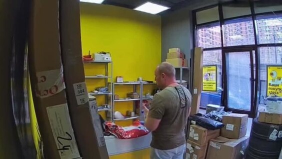 
        Мужчина напал на&nbsp;сотрудницу пункта выдачи заказов    