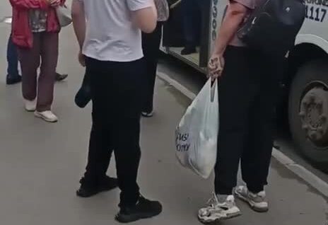 
        &laquo;Мама, вызывай такси!&raquo;: подросток стал мемом после высадки из&nbsp;автобуса в&nbsp;Тюменской области    