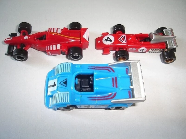 В соцсетях вспомнили любимые игрушки из киндер-сюрпризов