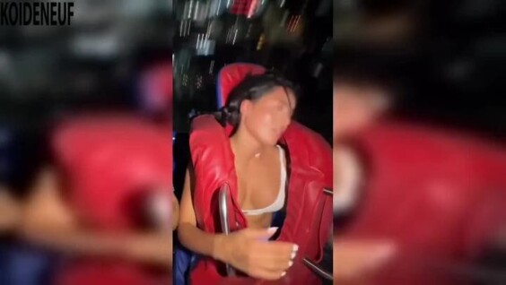 Девушка теряет сознание на аттракционе — снова и снова!
Девушка теряет сознание на аттракционе — снова и снова!