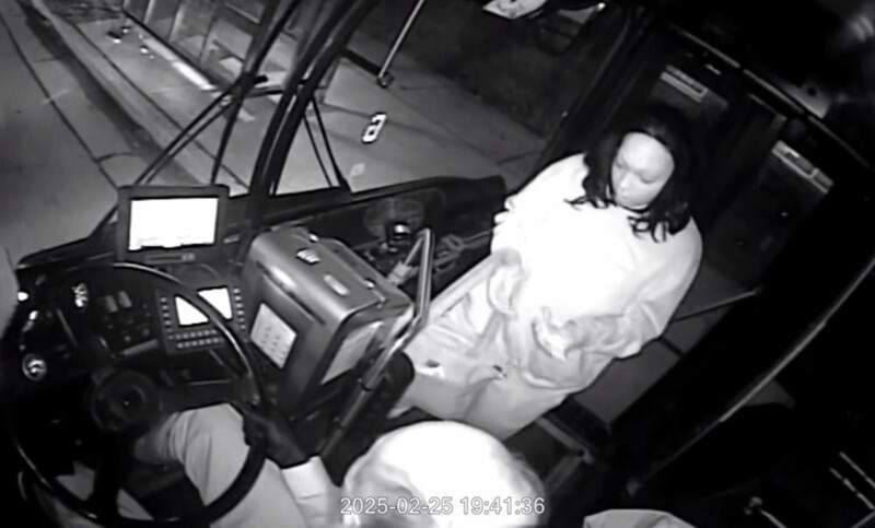 
        Пассажирка подралась с&nbsp;водителем автобуса    