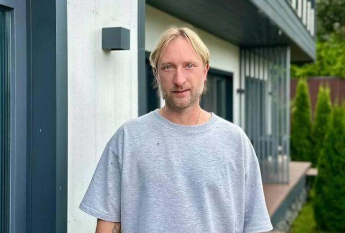 Евгений Плющенко показал результаты пластической операции