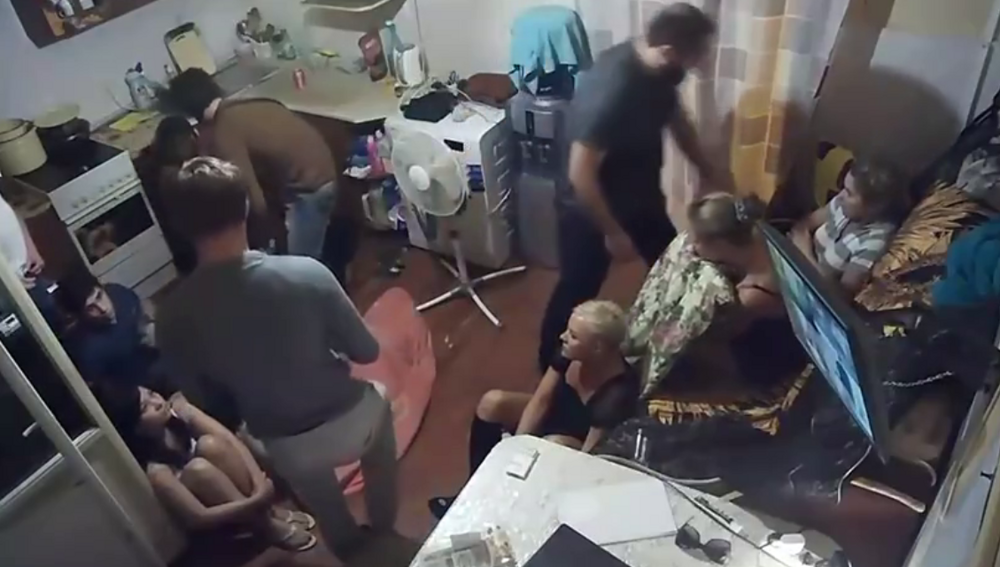 
        В&nbsp;Петербурге злоумышленники ограбили квартиру, где&nbsp;оказывали интимные услуги    