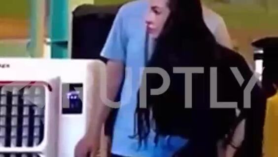 
        В&nbsp;Иране отменили обязательное ношение хиджаба    