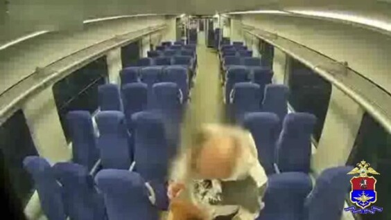 Дед прикарманил себе платье в электричке
Дед прикарманил себе платье в электричке