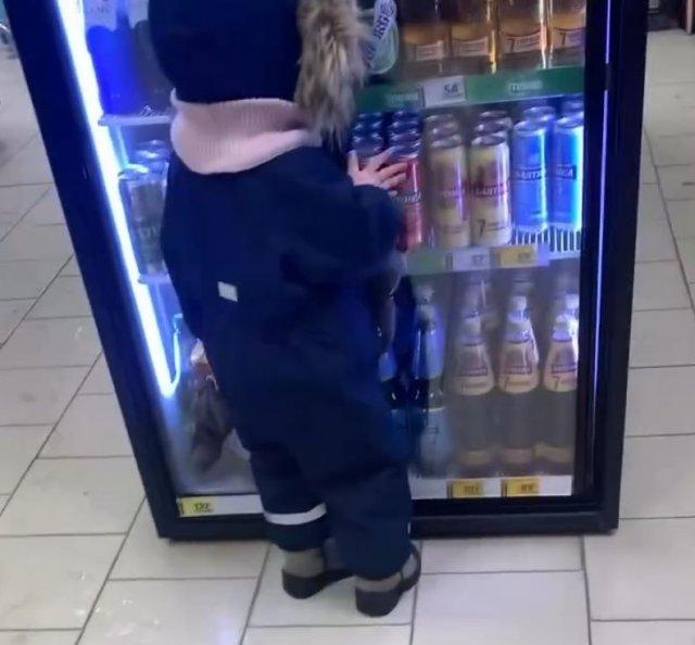 "Хочу пива папе!": в одном из магазинов заметили самого преданного ребёнка