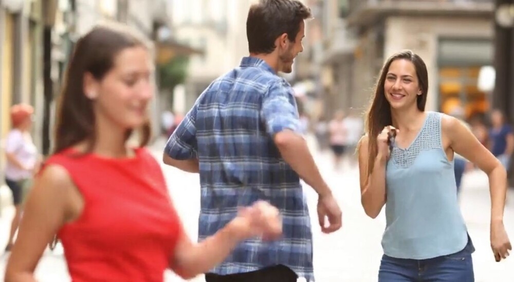 Нейросеть научила героев мемов танцевать
Нейросеть научила героев мемов танцевать