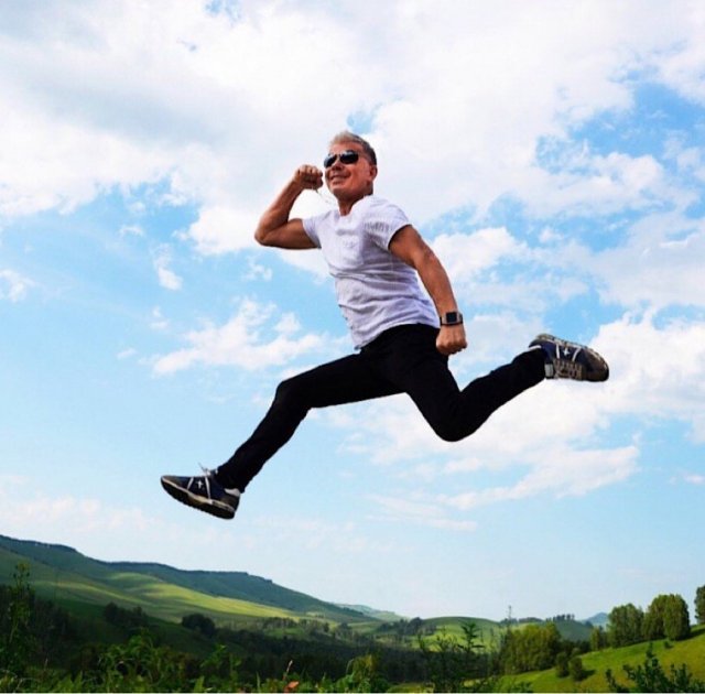 Олегу Газманову запретили делать легендарное сальто (6 фото)