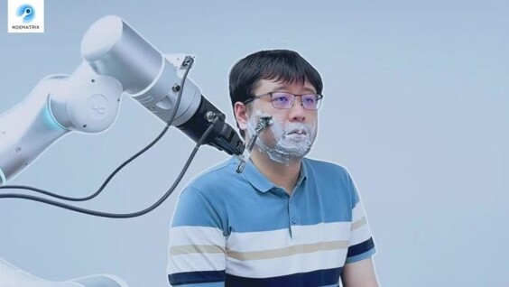 
        Роботы научились брить людей    