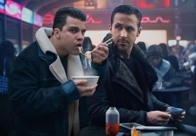 Парень, который «врывается» в жизнь звёзд с помощью фотошопа Парень, который «врывается» в жизнь звёзд с помощью фотошопа