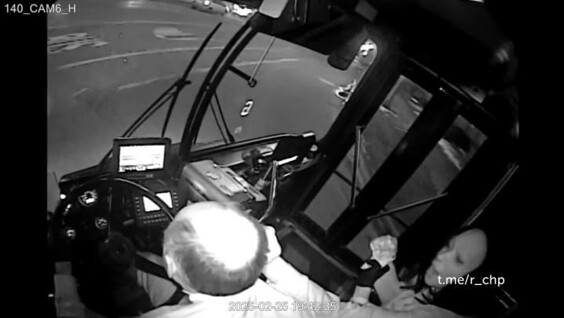 
        Пассажирка подралась с&nbsp;водителем автобуса    