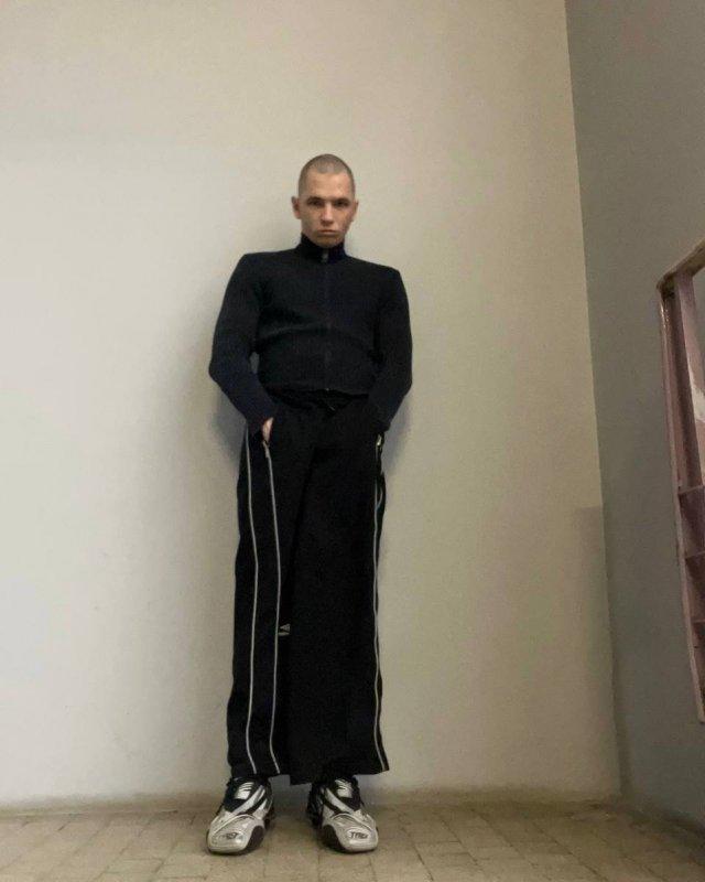 Участник "голой вечеринки" Васио выпал с третьего этажа в Париже - жутки кадры рэпера Участник "голой вечеринки" Васио выпал с третьего этажа в Париже - жутки кадры рэпера