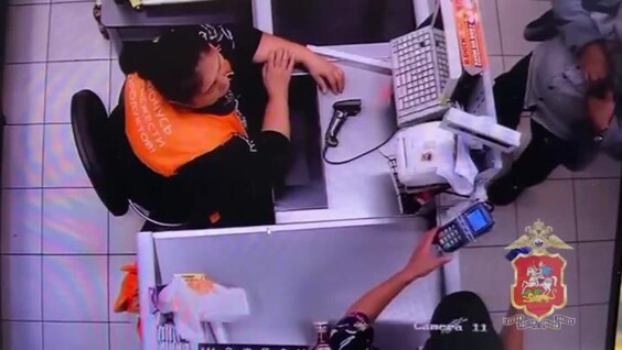 
        Мужчина нашел чужую банковскую карту и&nbsp;потратил с&nbsp;нее&nbsp;крупную сумму    