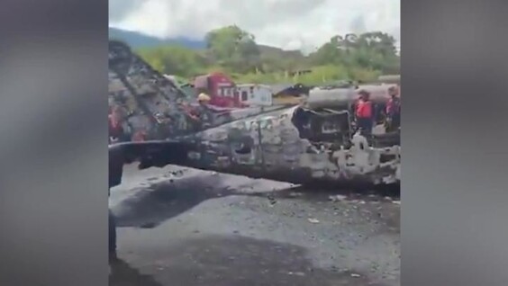 Крушение легкомоторного самолета в Венесуэле попало на видео
Крушение легкомоторного самолета в Венесуэле попало на видео