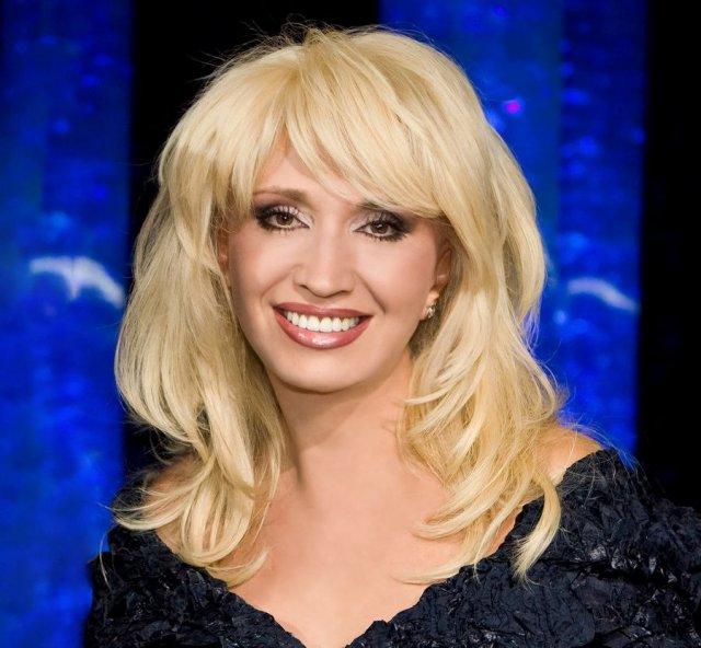 "Была угонщица, а стала укротительница": наряд Ирины Аллегровой высмеяли в Сети "Была угонщица, а стала укротительница": наряд Ирины Аллегровой высмеяли в Сети