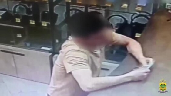 Мужчина похитил собственный телефон из ломбарда в Сочи
Мужчина похитил собственный телефон из ломбарда в Сочи