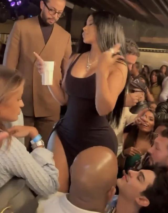 Невинные фотографии, которые на первый взгляд такими совсем не кажутся