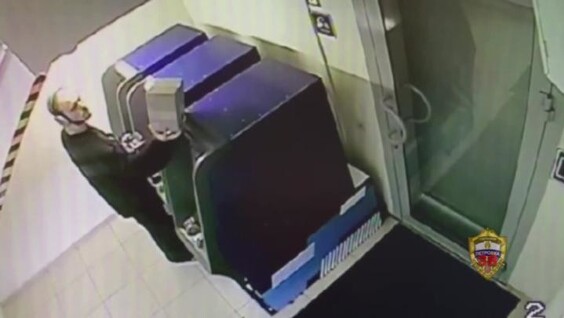 
        Парень похитил смартфон, забытый владельцем    