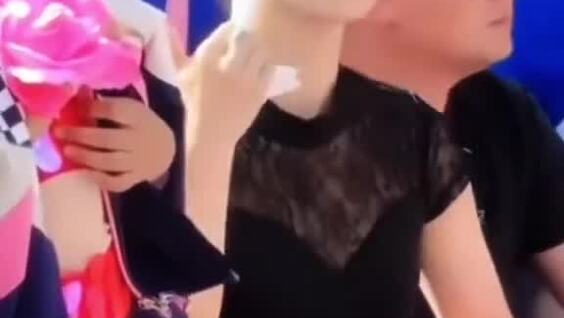 
        Детские хореографы везде одинаковые    