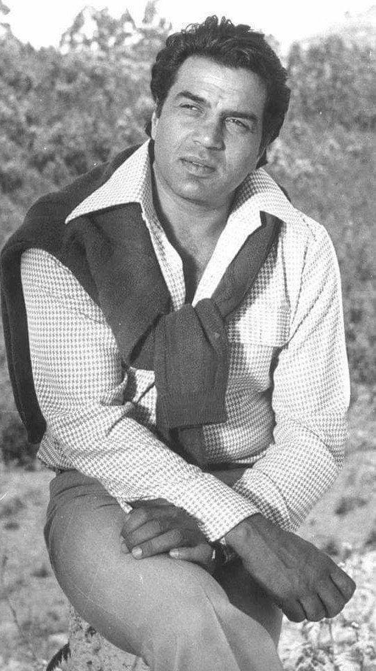 Умер актёр Дхармендра, сыгравший в более 300 индийских фильмах