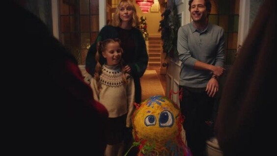 Студия Disney выпустила новогоднюю короткометражку о дружбе девочки и её рисунка
Студия Disney выпустила новогоднюю короткометражку о дружбе девочки и её рисунка