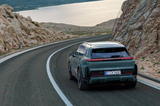 Porsche представили электрический Cayenne