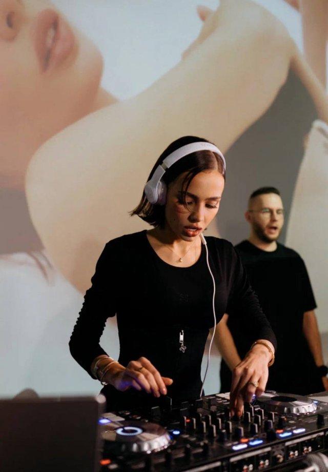 Валю Карнавал хейтят за ди-джей сет Валю Карнавал хейтят за ди-джей сет