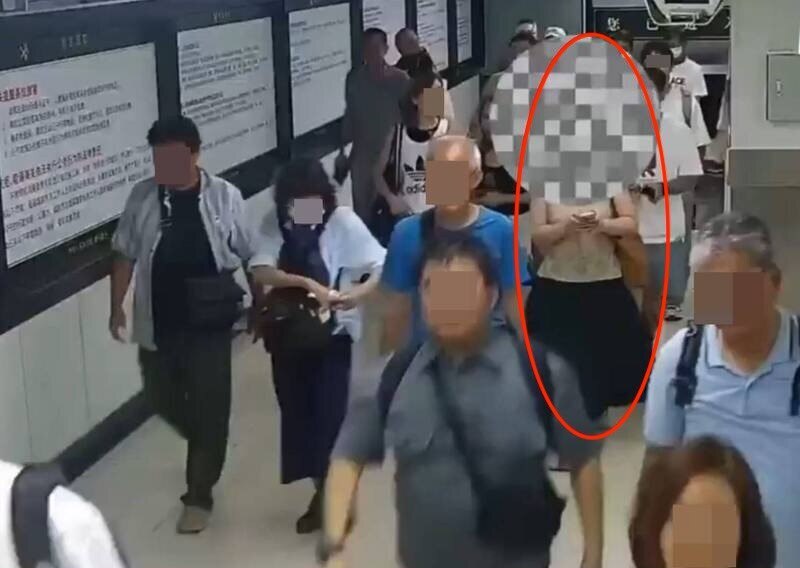 
        Китаянка пыталась пронести на&nbsp;себе более 200&nbsp;живых рыб    