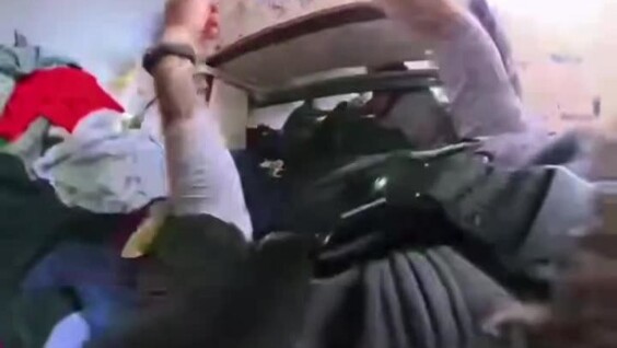 Во Вьетнаме туристы нашли секонд-хенд, полностью заваленный одеждой до самого потолка
Во Вьетнаме туристы нашли секонд-хенд, полностью заваленный одеждой до самого потолка