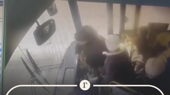 Водитель автобуса спасла дошкольника, потерявшегося в метель
Водитель автобуса спасла дошкольника, потерявшегося в метель