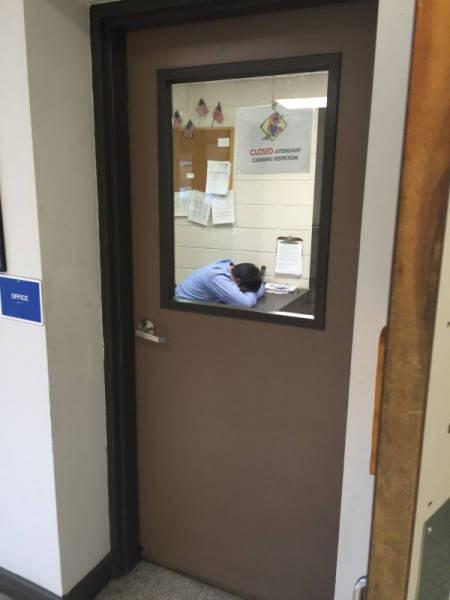 Рабочие приколы и казусы: когда кофе &mdash; единственный коллега, который не подводит