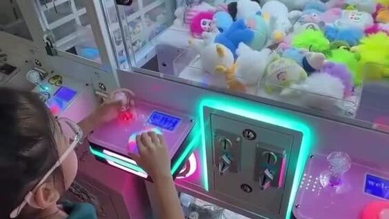 Девочка обманула игровой автомат
Девочка обманула игровой автомат