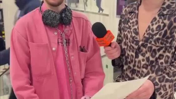 
        Блогер показывал портрет писателя Маяковского и&nbsp;спрашивал у&nbsp;москвичей, какой это&nbsp;футболист    