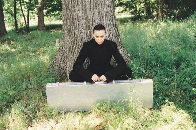 Странная фотосессия Ирины Шейк в лесу