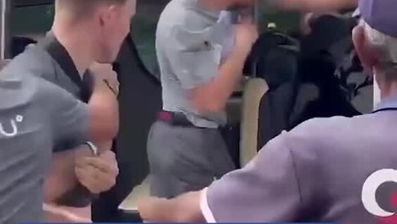 
        Туристы подрались во&nbsp;время экскурсии в&nbsp;Таиланде    