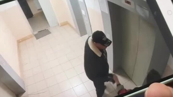 
        Мужчина напал на&nbsp;женщину в&nbsp;подъезде жилого дома    