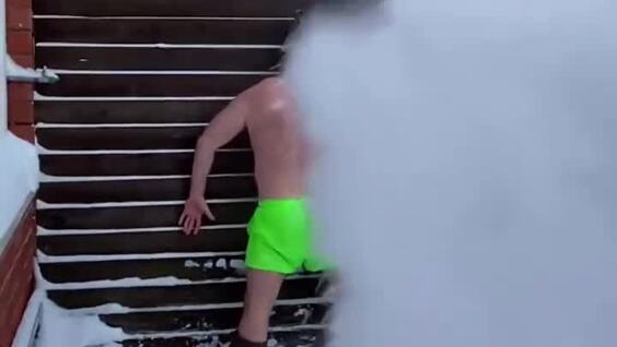 
        Парилка, снег и&nbsp;снегоуборочная машина &mdash; незабываемый &laquo;контрастный душ&raquo;    