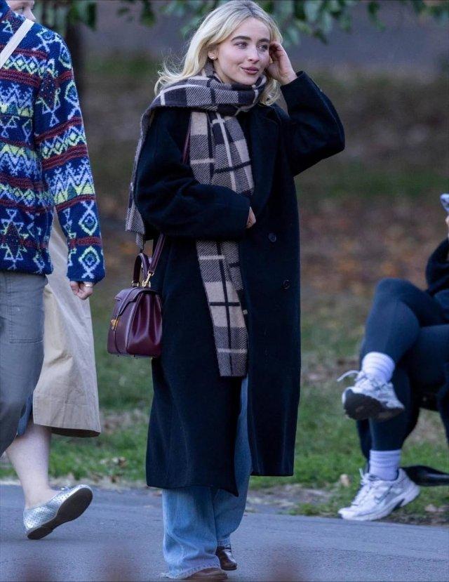 Сабрина Карпентер и осеннее настроение в Нью-Йорке