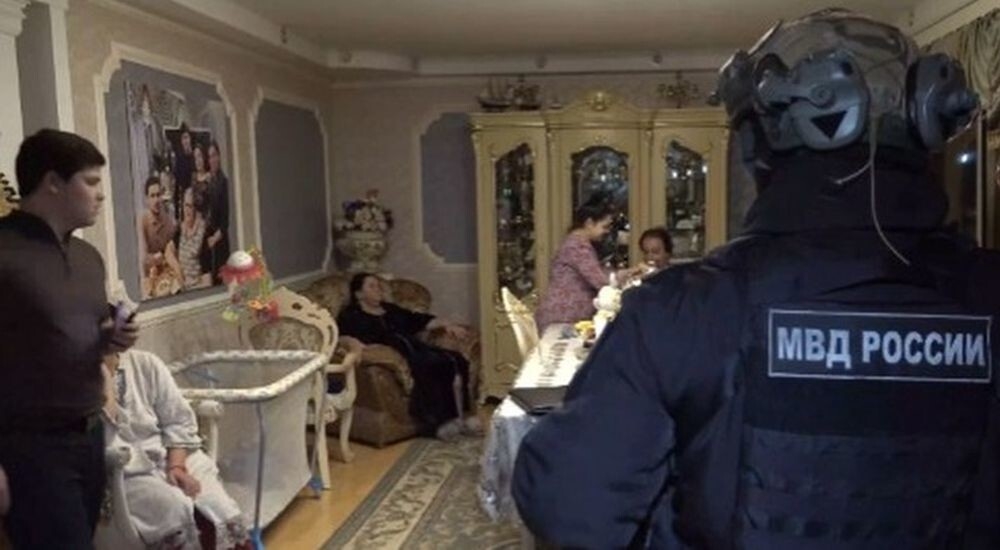 Полицейские нагрянули к «криптоцыганам» в Ленинградской области
Полицейские нагрянули к «криптоцыганам» в Ленинградской области